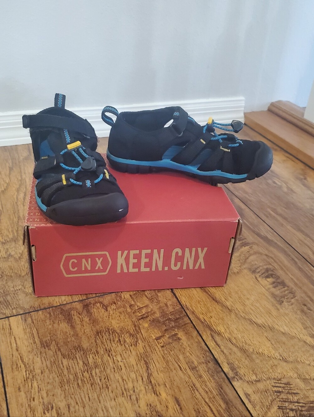 KEEN Seacamp II CNX Kids Size 13 Black Blue Water Hiking Sandals
